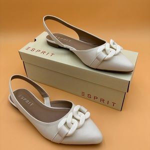 Womens Flat Shoe Size 7.5 - NEW!